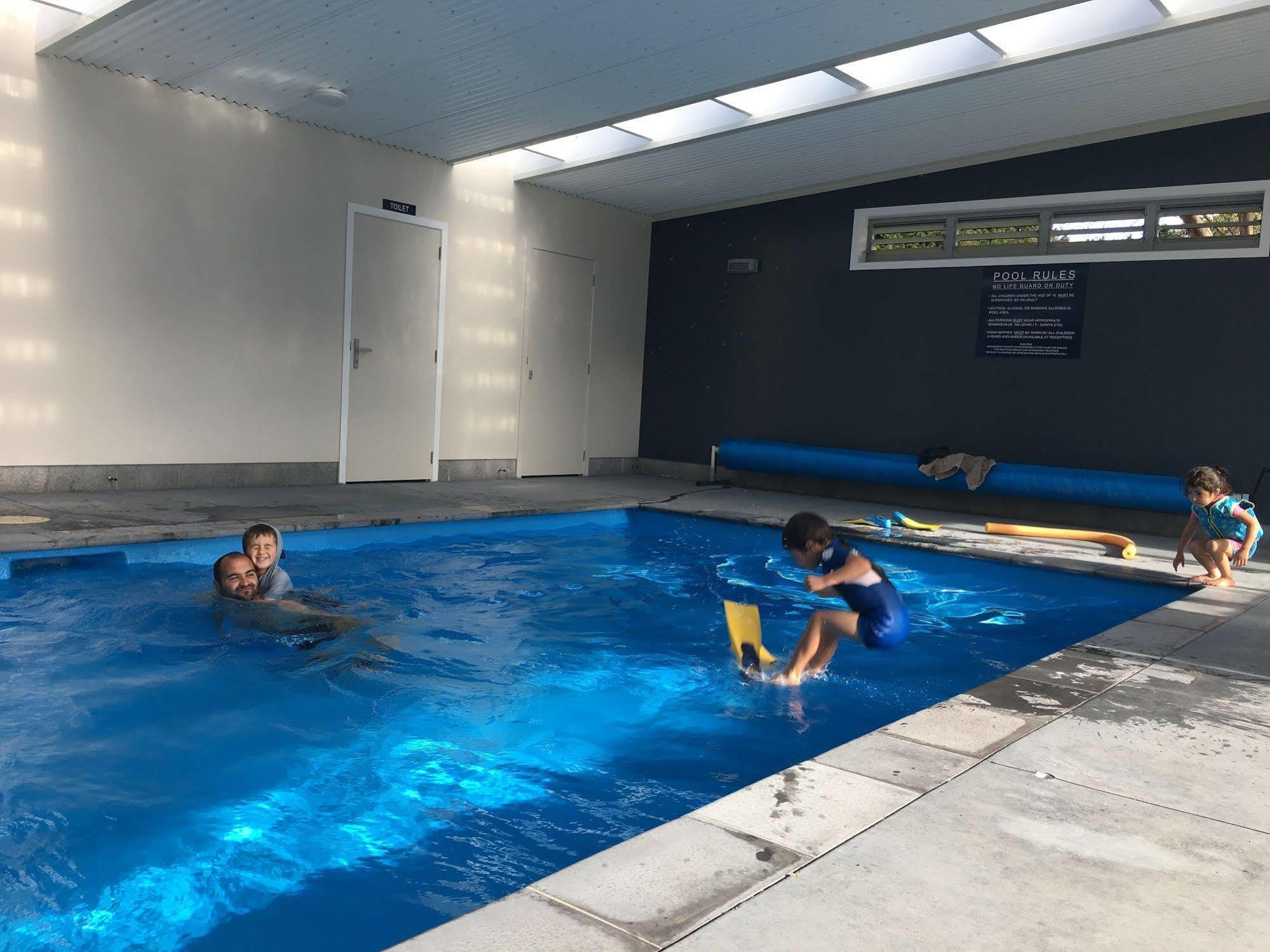 Stratford Motel & Holiday Park Luaran gambar